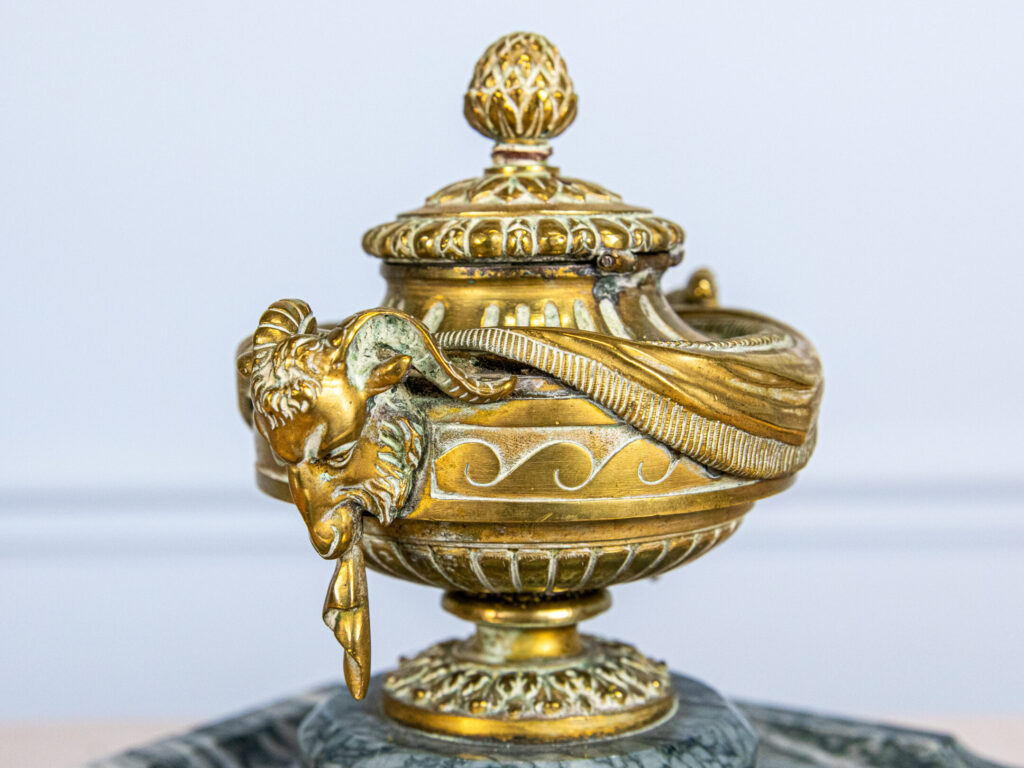 Антикварная бронзовая чернильница