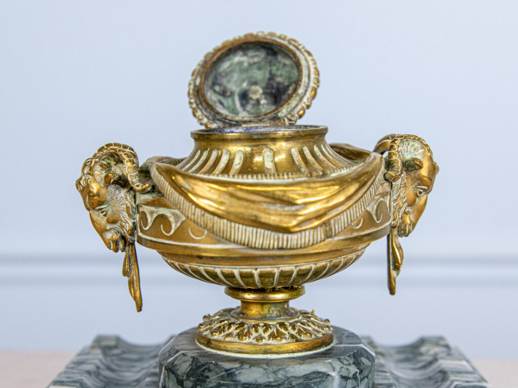 Антикварная бронзовая чернильница