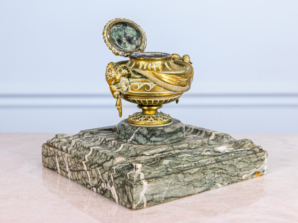 Антикварная бронзовая чернильница