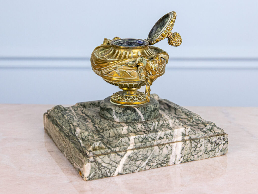 Антикварная бронзовая чернильница