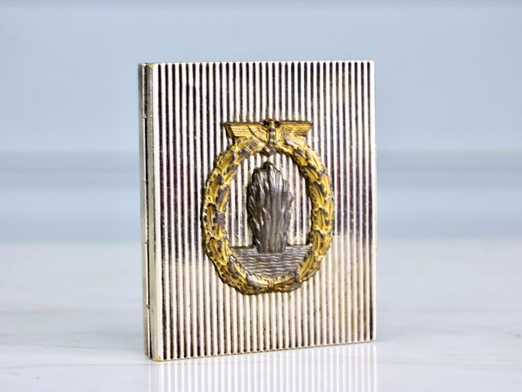 Антикварний портсигар з емблемою Kriegsmarine