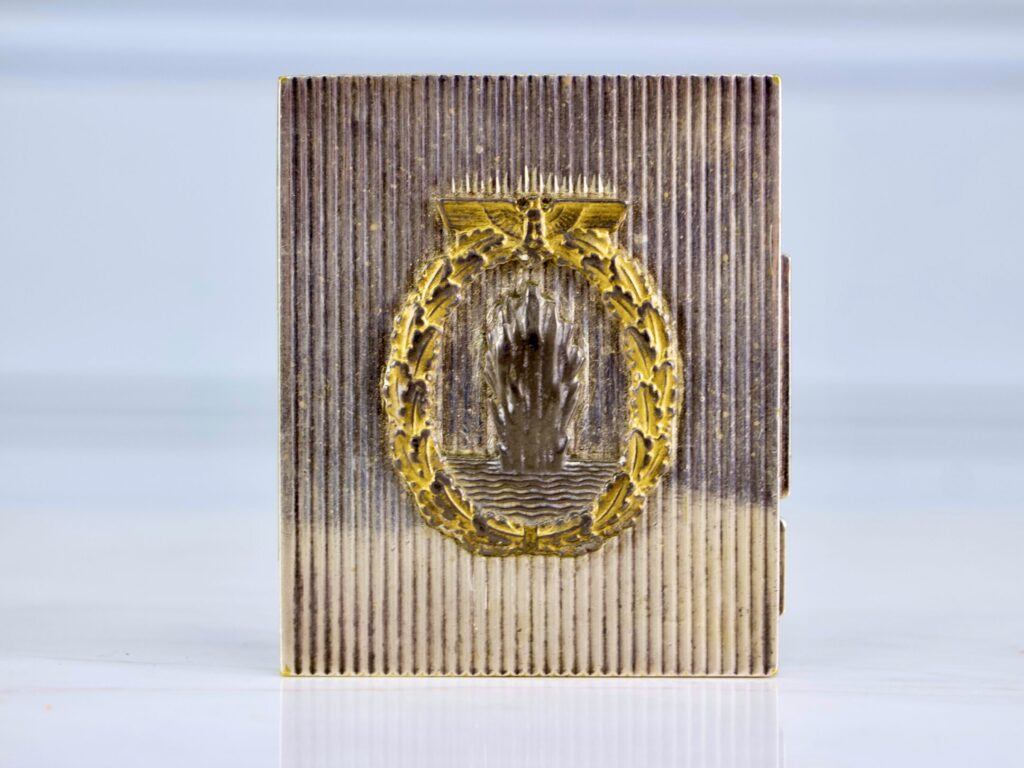 Антикварний портсигар з емблемою Kriegsmarine