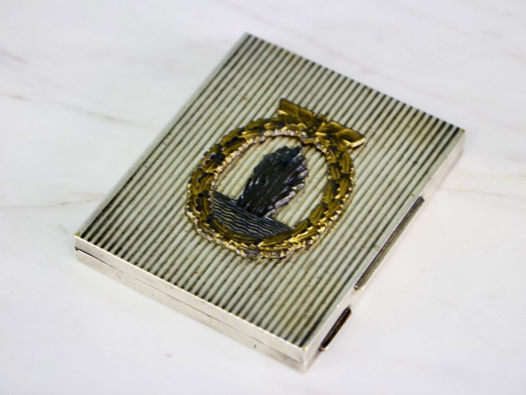 Антикварний портсигар з емблемою Kriegsmarine