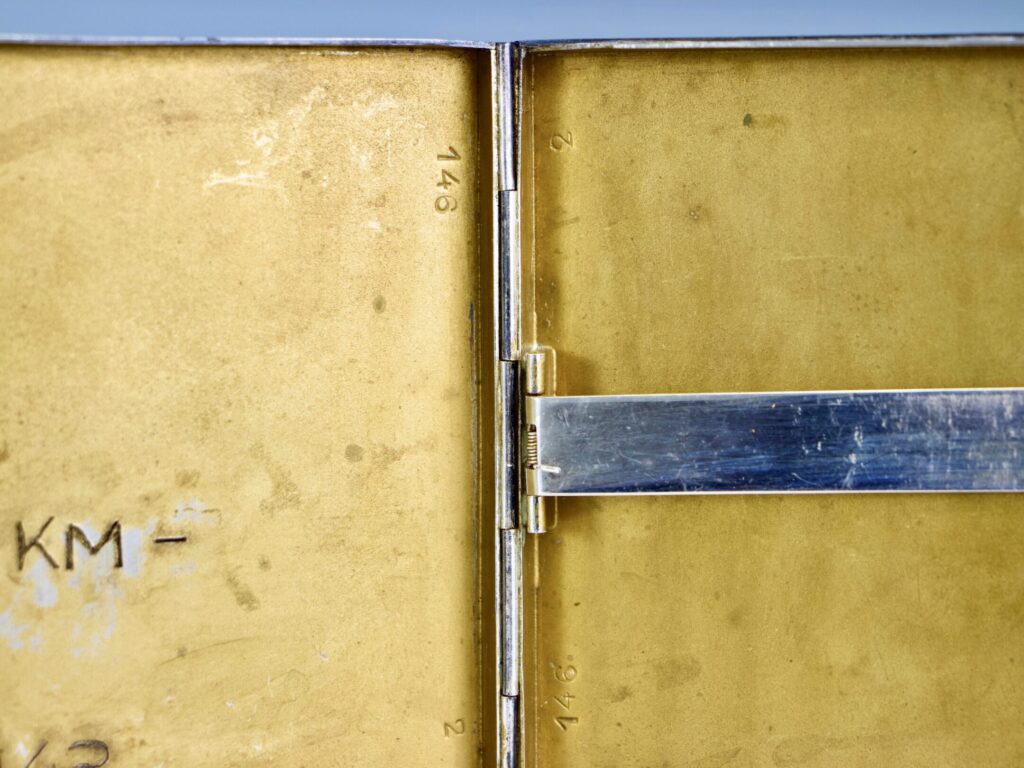 Антикварний портсигар з емблемою Kriegsmarine