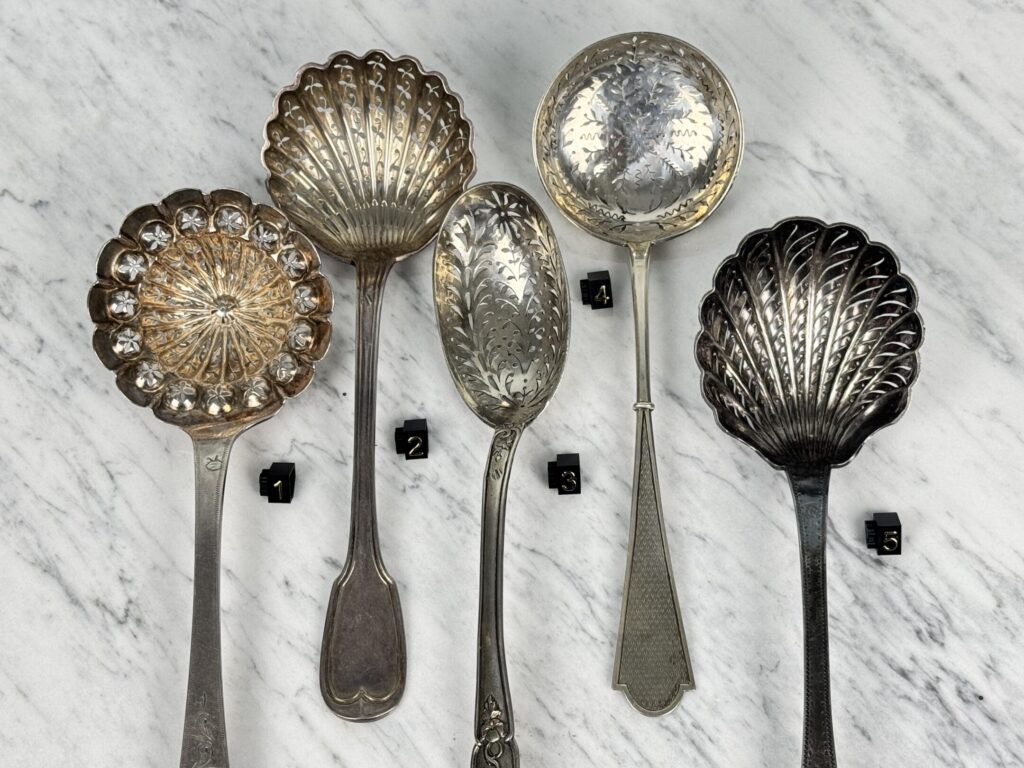 Антикварні срібні ложки