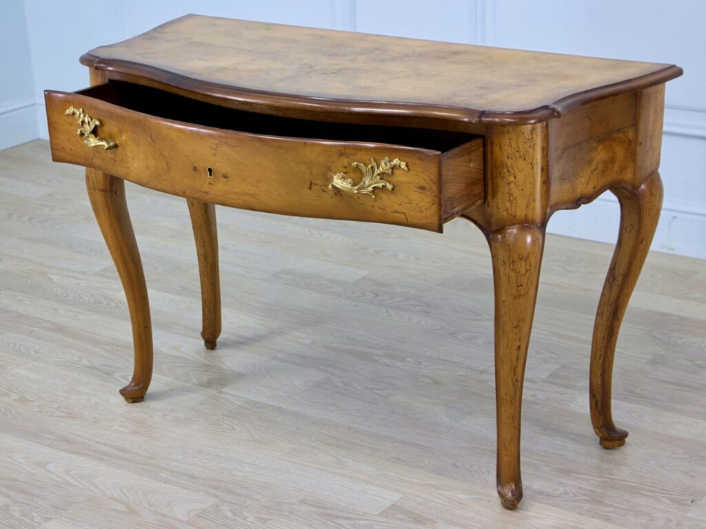 IMG_3012 Антикварный пристенный столик