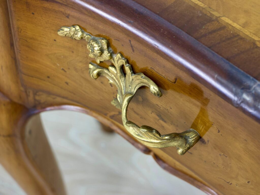 IMG_3019 Антикварный пристенный столик