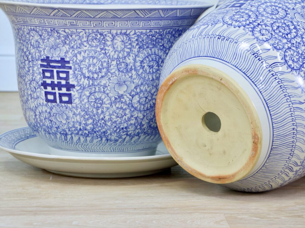 IMG_3035 – копія Пара вінтажних вазонів (горщиків) для квітів