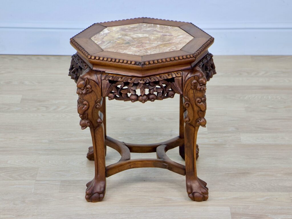 Антикварний столик-підставка в азіатському стилі