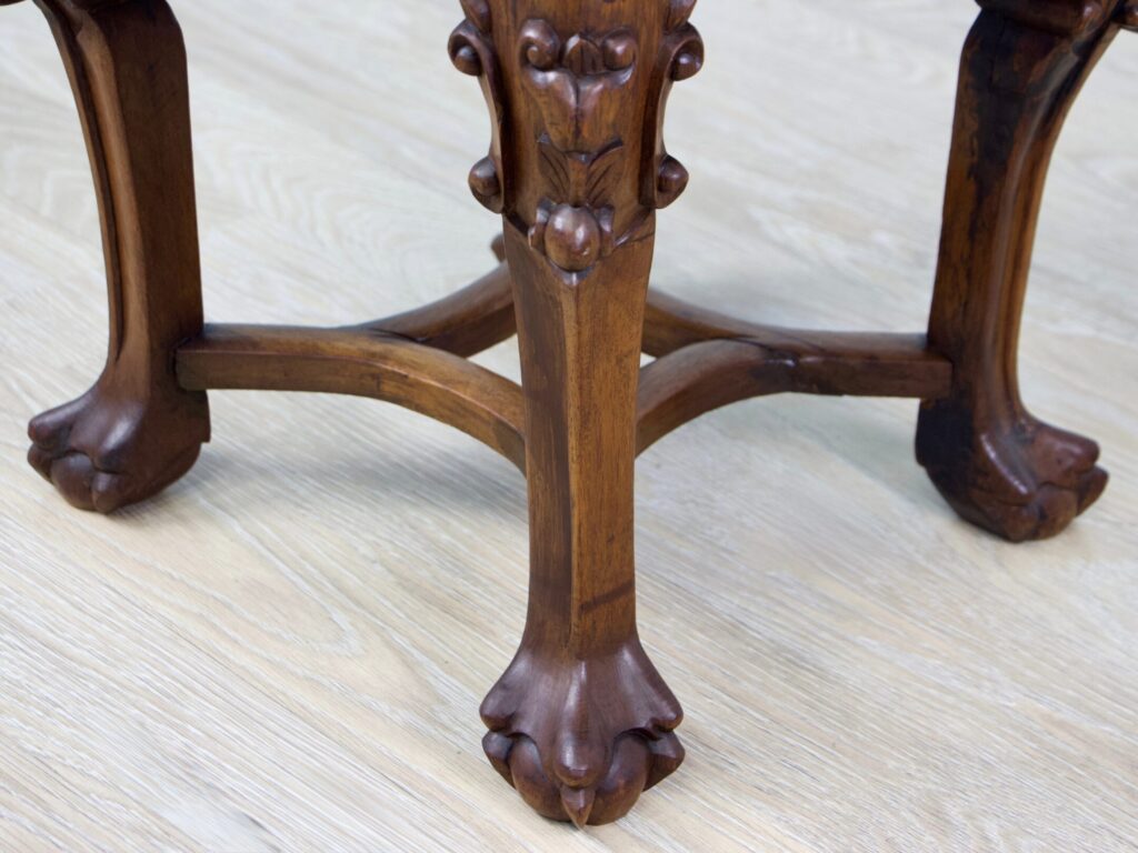 Антикварний столик-підставка в азіатському стилі