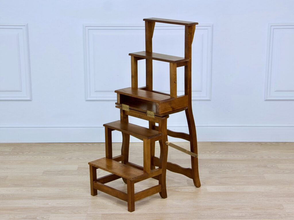 Антикварний стілець-драбина