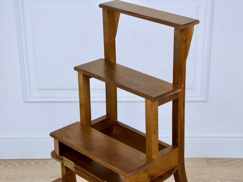 Антикварний стілець-драбина