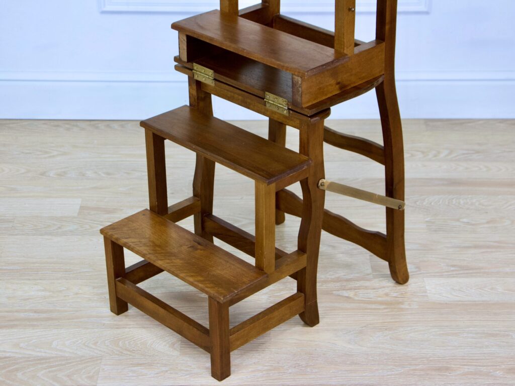 Антикварний стілець-драбина