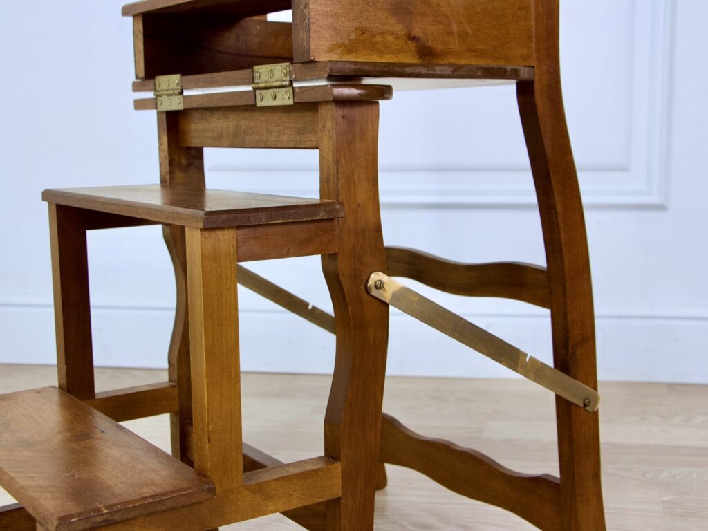 Антикварний стілець-драбина
