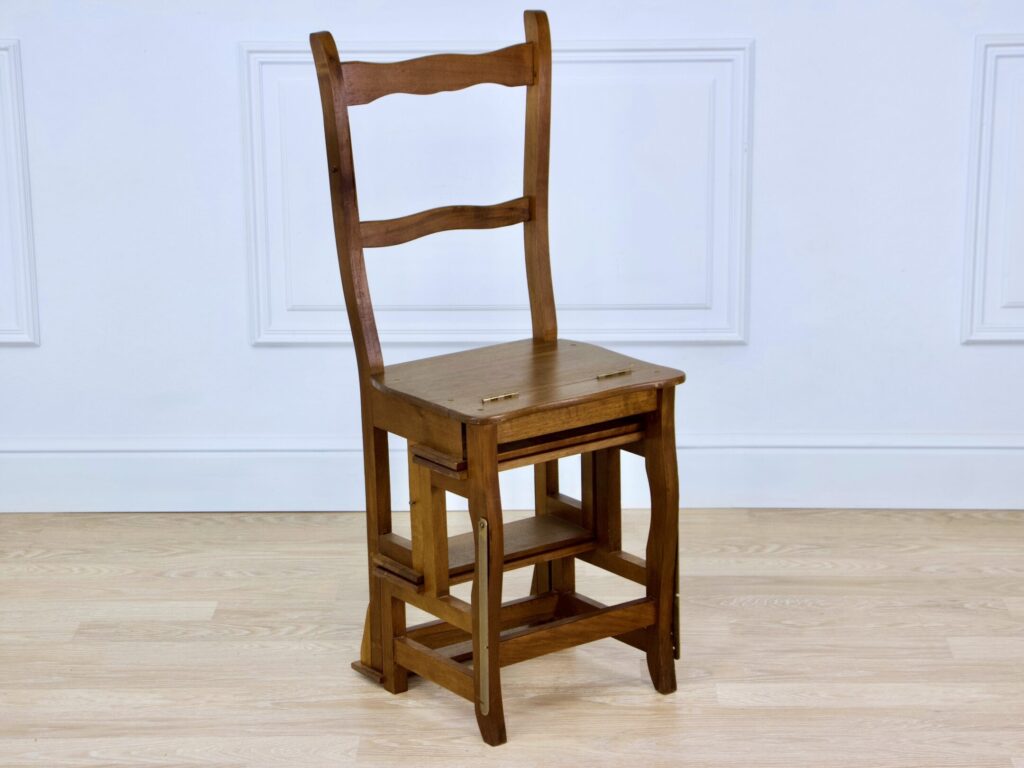 Антикварний стілець-драбина