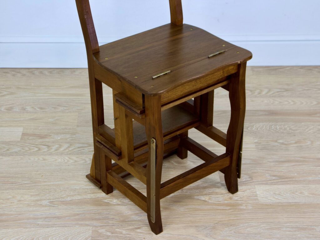 Антикварний стілець-драбина