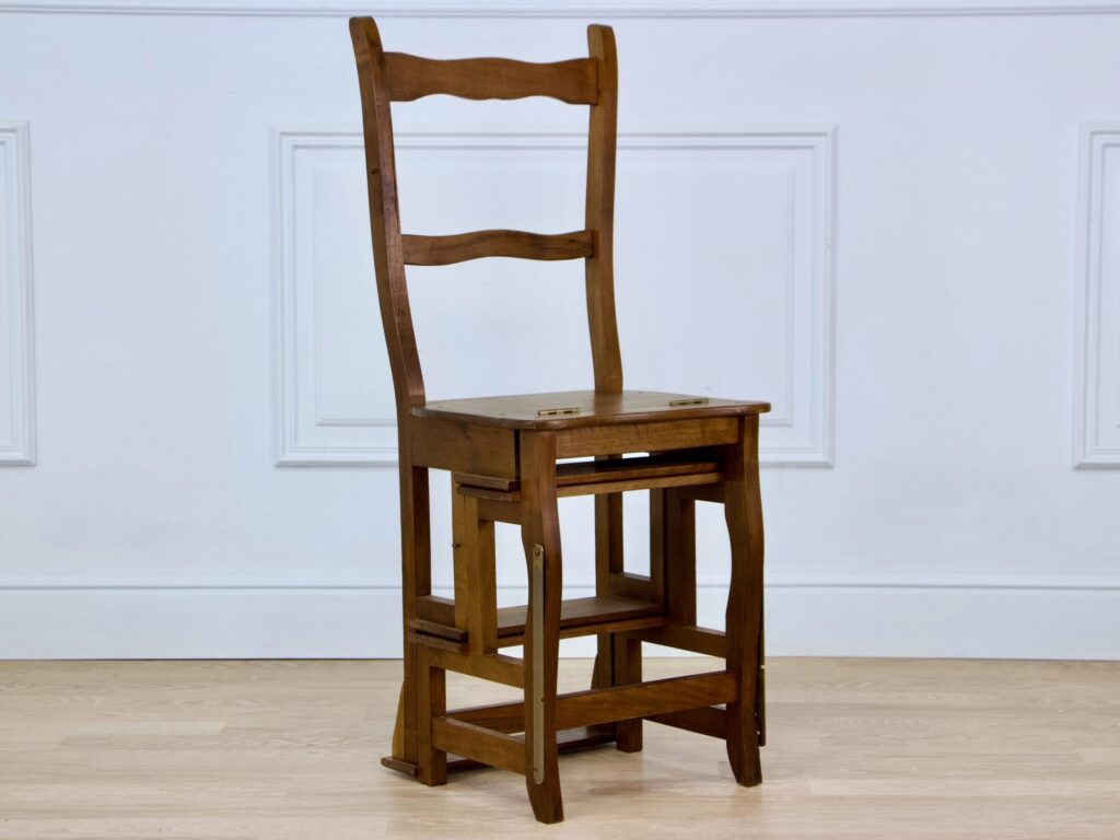 Антикварний стілець-драбина