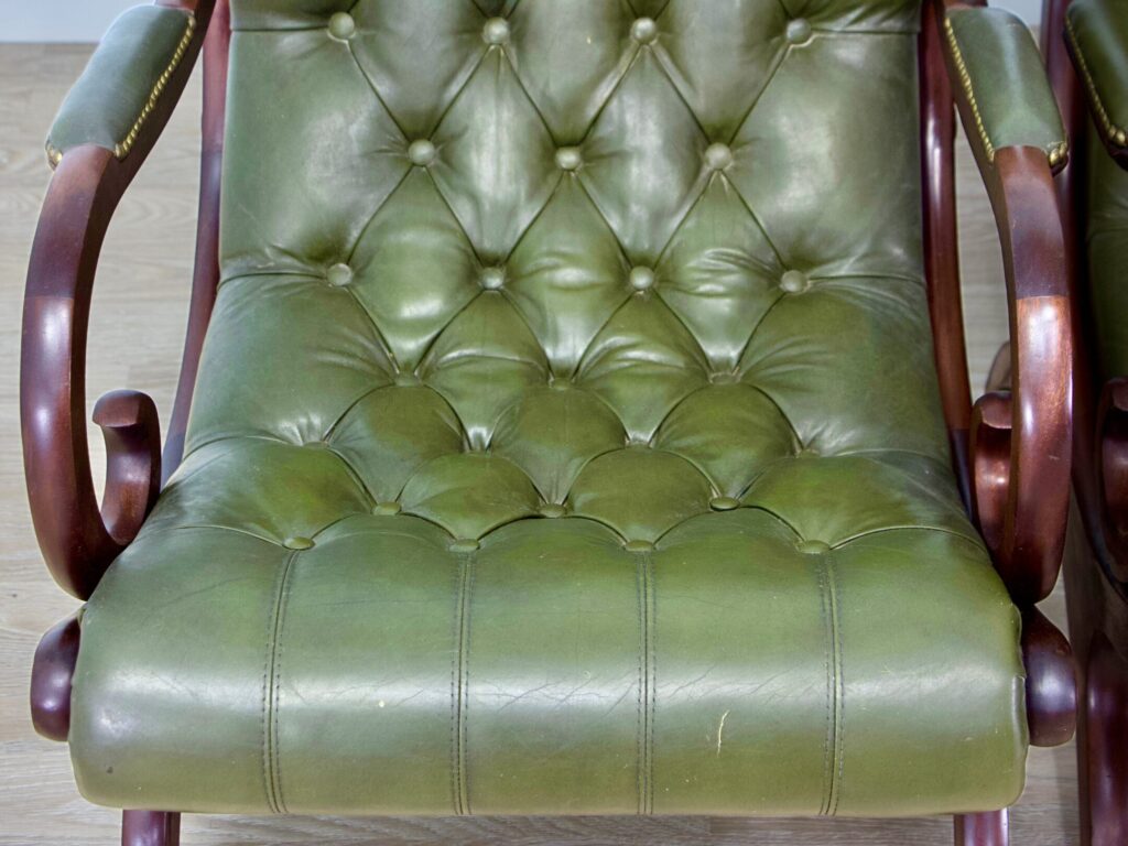 Вінтажні крісла в стилі Chesterfield