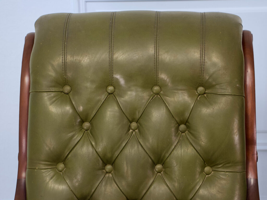 Вінтажні крісла в стилі Chesterfield