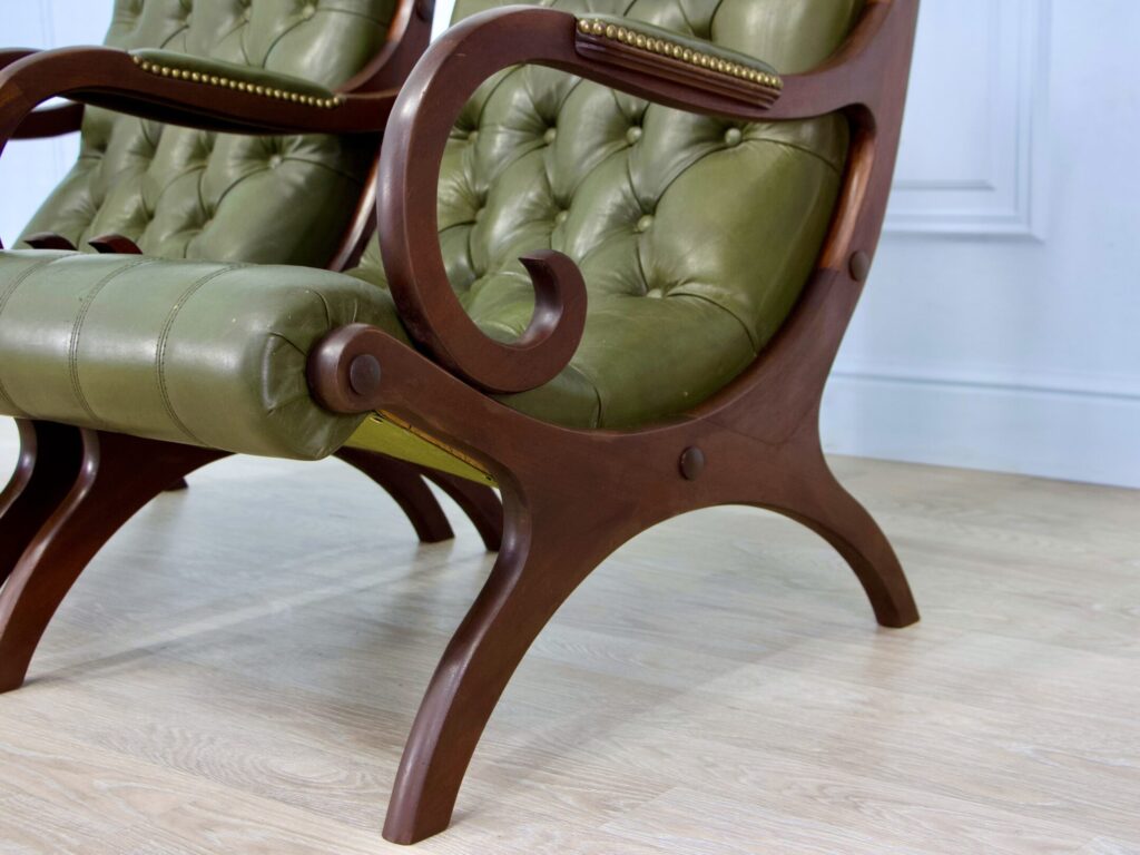 Вінтажні крісла в стилі Chesterfield