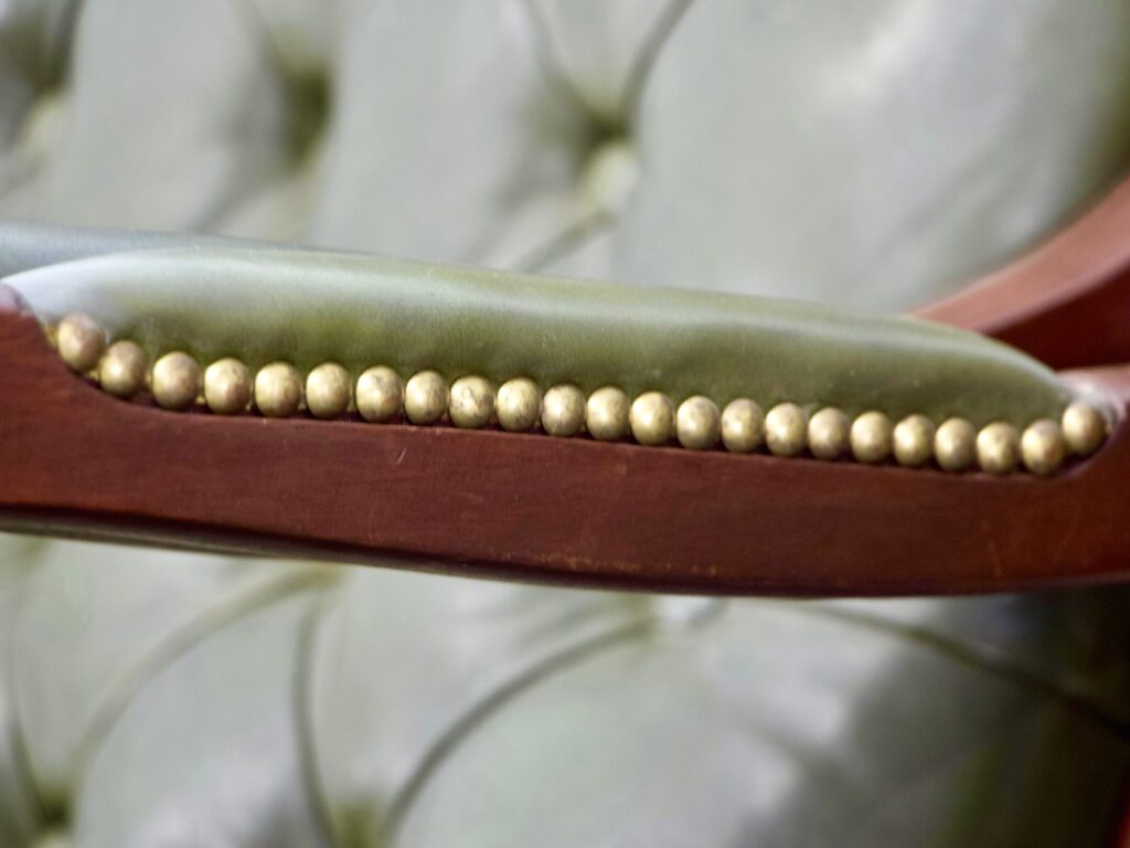 Вінтажні крісла в стилі Chesterfield