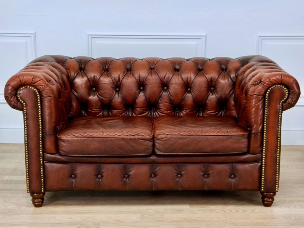 Вінтажний диван Chesterfield Club