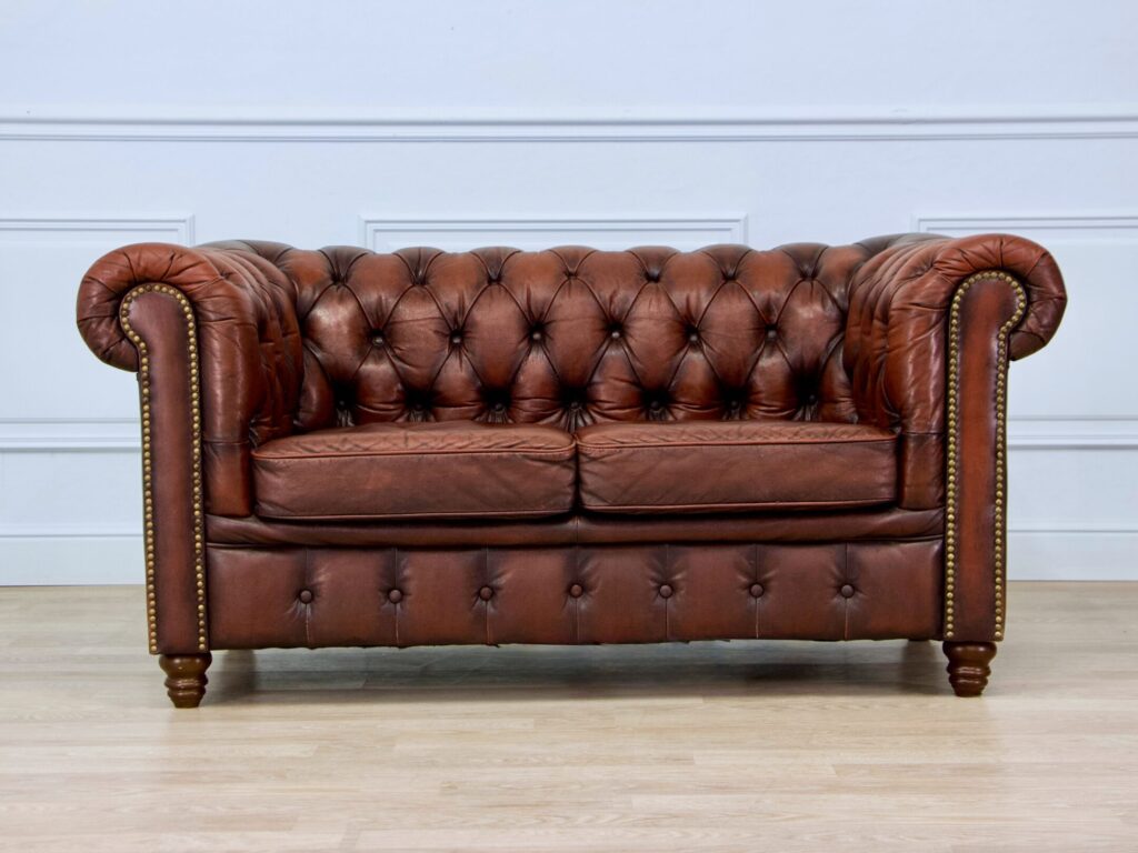 Вінтажний диван Chesterfield Club