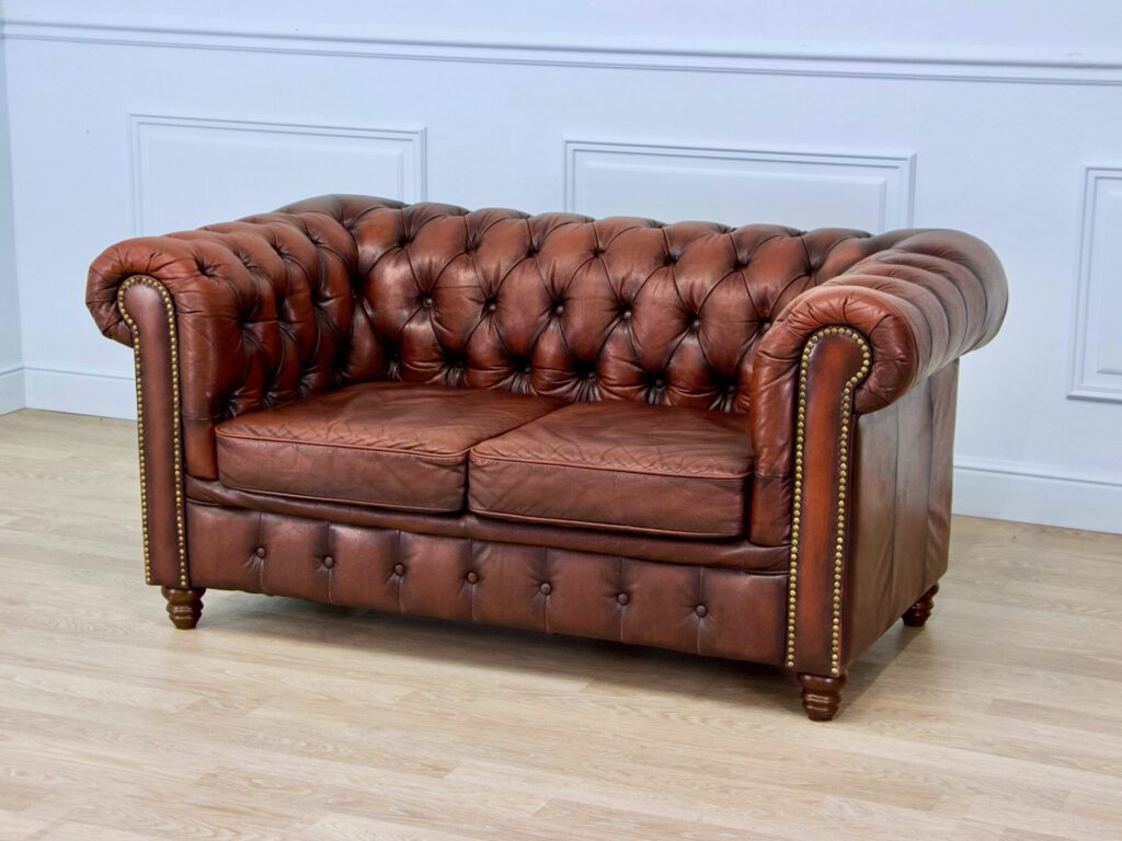 Вінтажний диван Chesterfield Club