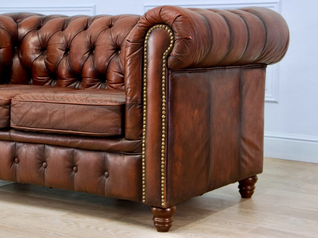 Вінтажний диван Chesterfield Club