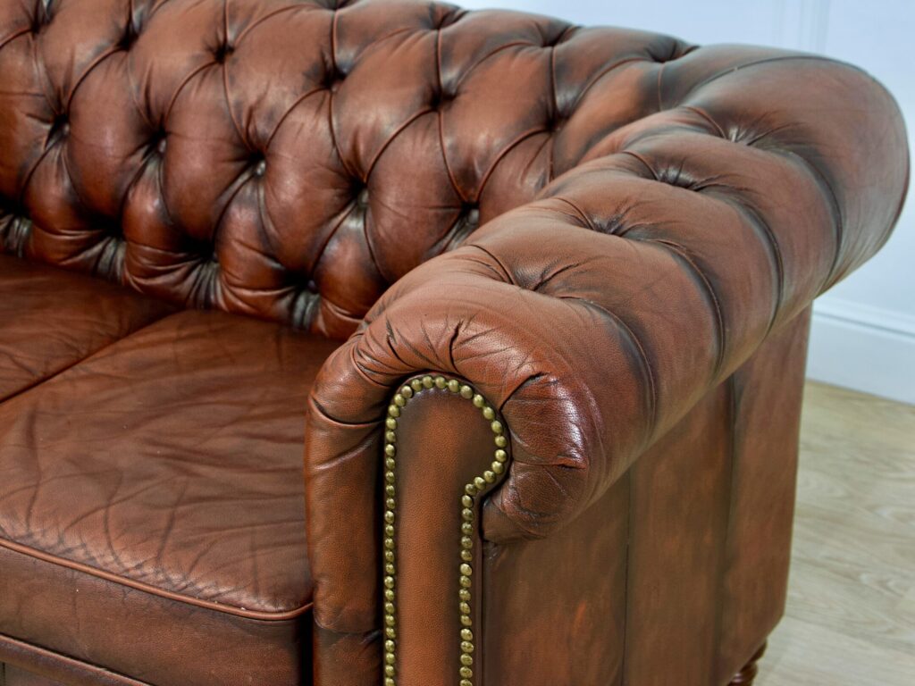 Вінтажний диван Chesterfield Club