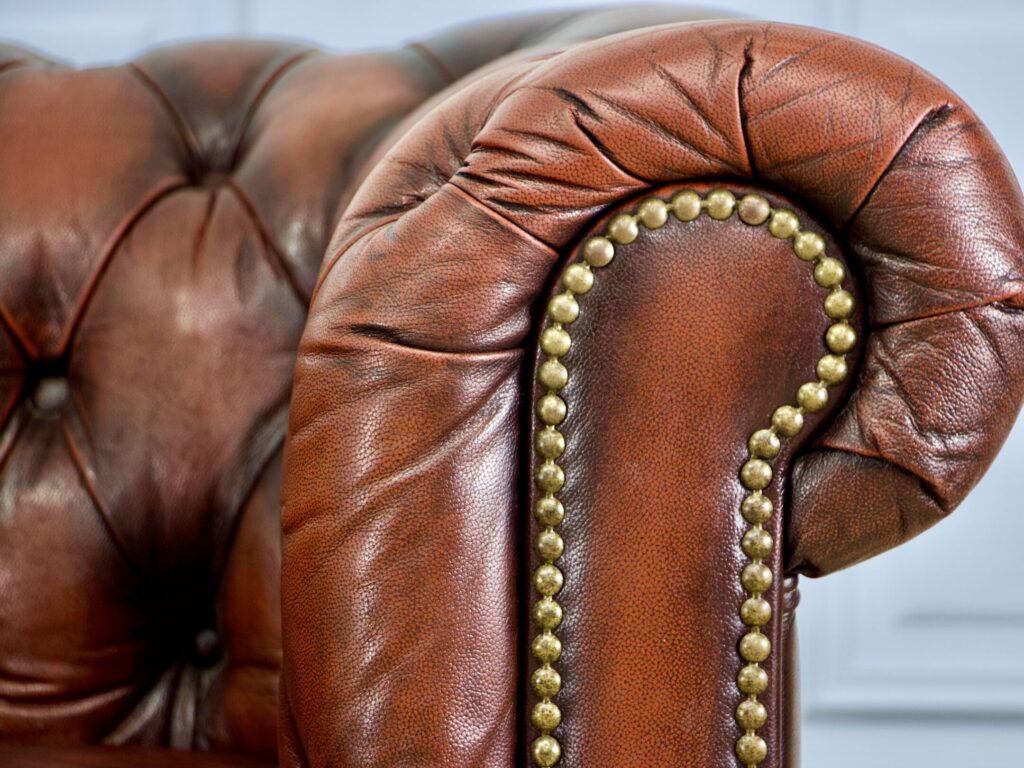 Вінтажний диван Chesterfield Club