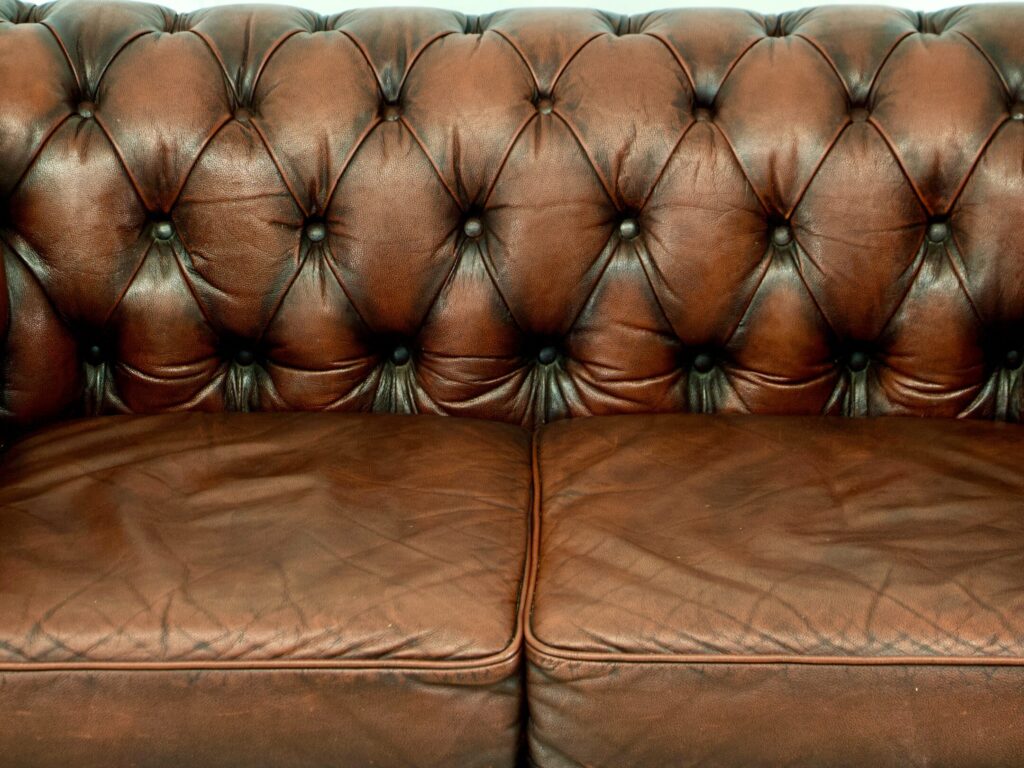 Вінтажний диван Chesterfield Club