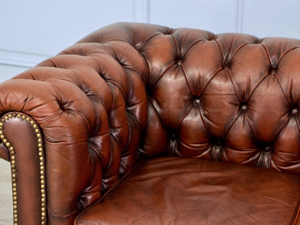Вінтажний диван Chesterfield Club