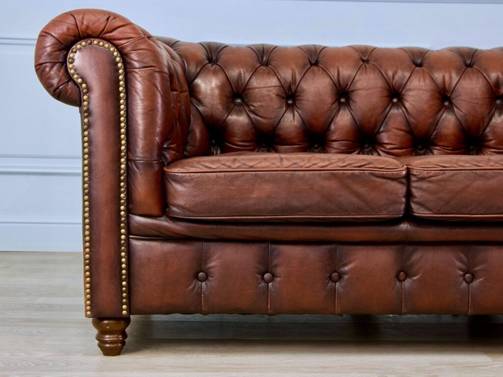 Вінтажний диван Chesterfield Club