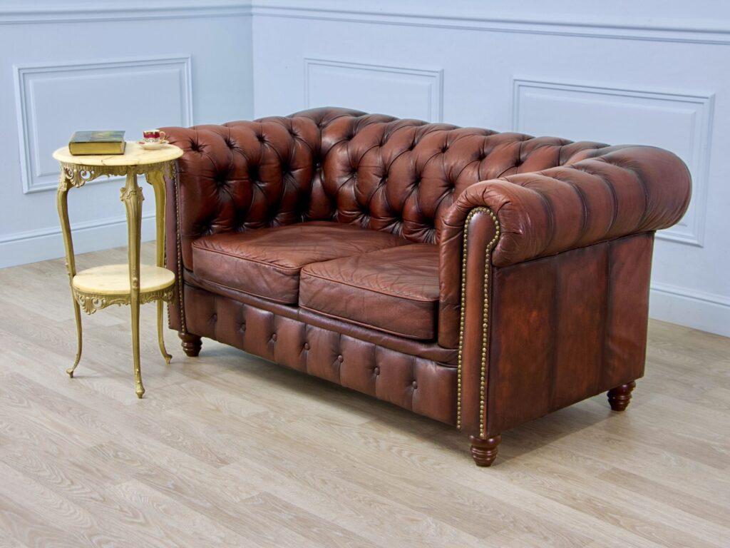 Вінтажний диван Chesterfield Club