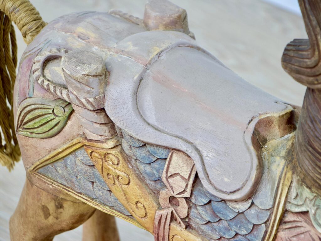 Вінтажний дерев’яний коник-гойдалка