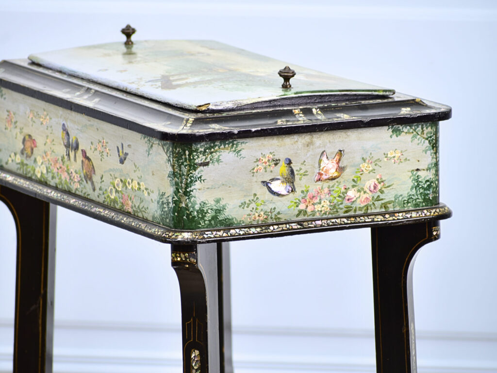 Антикварная жардиньерка в стиле Наполеона III