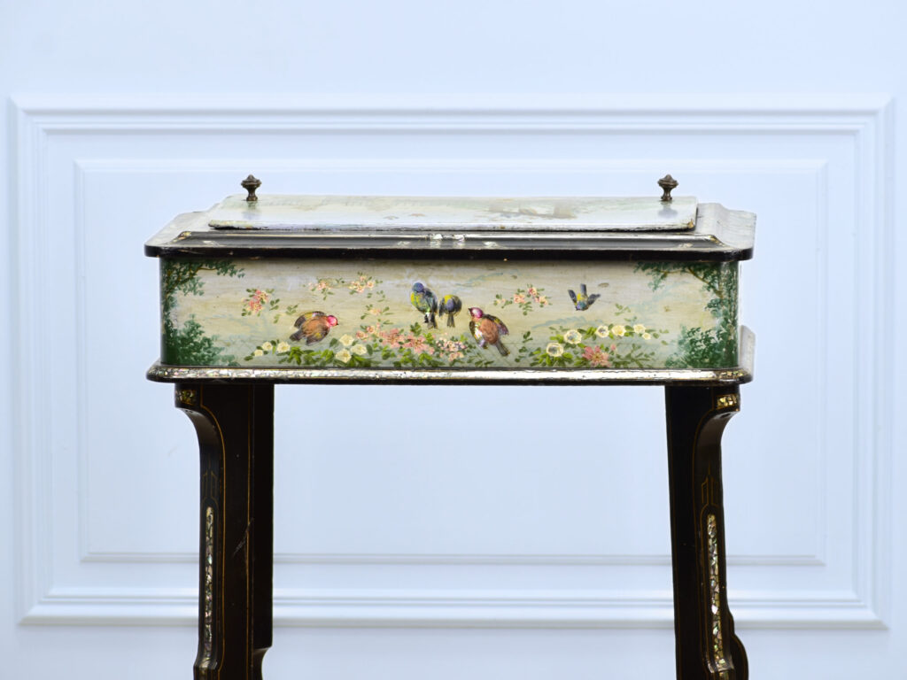 Антикварная жардиньерка в стиле Наполеона III