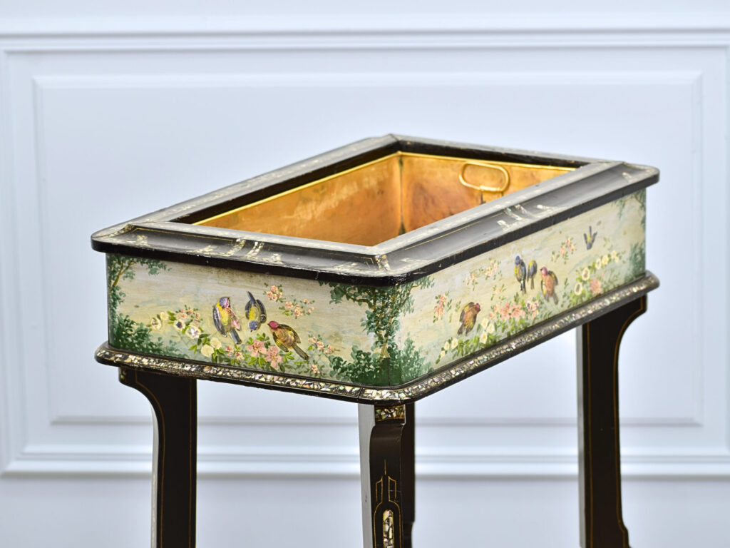 Антикварная жардиньерка в стиле Наполеона III