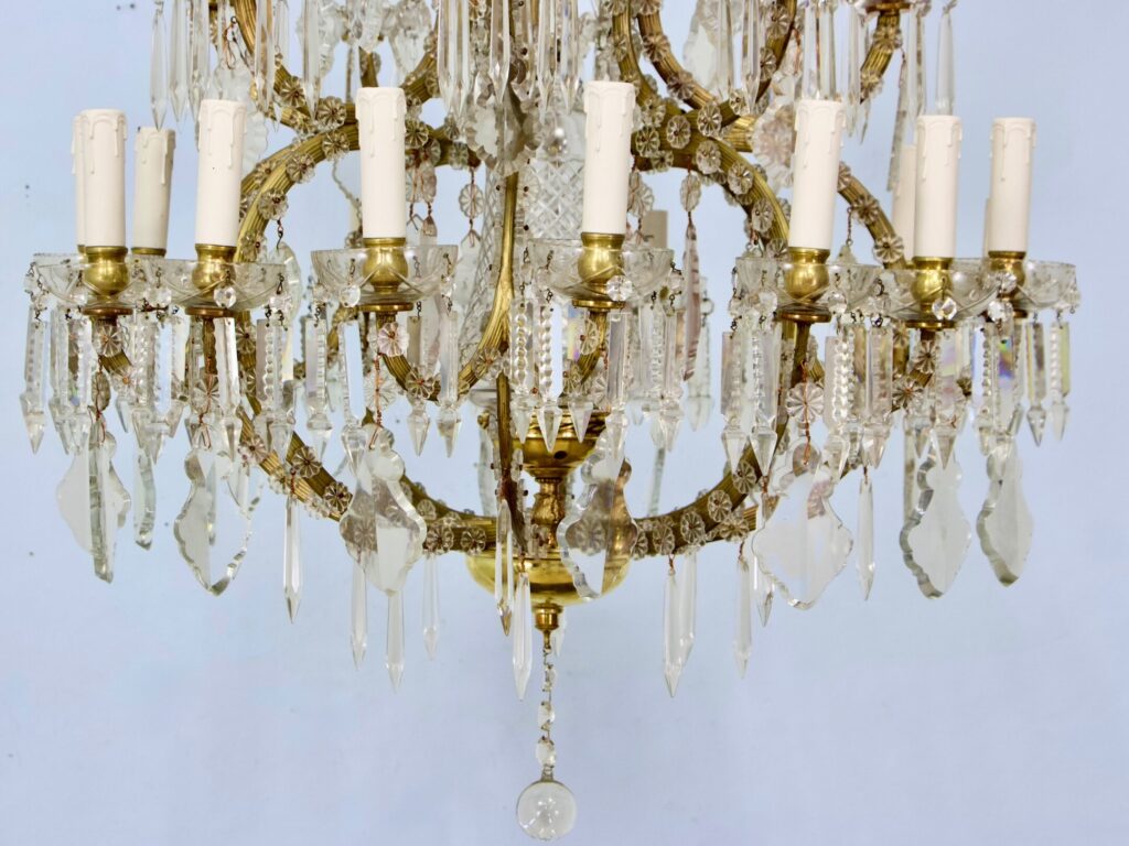 Антикварна люстра