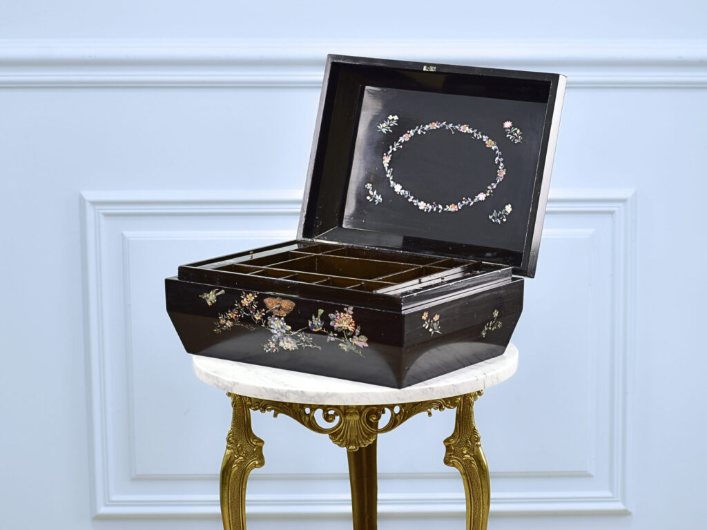 IMG_4487 – копія Антикварна шкатулка в східному стилі