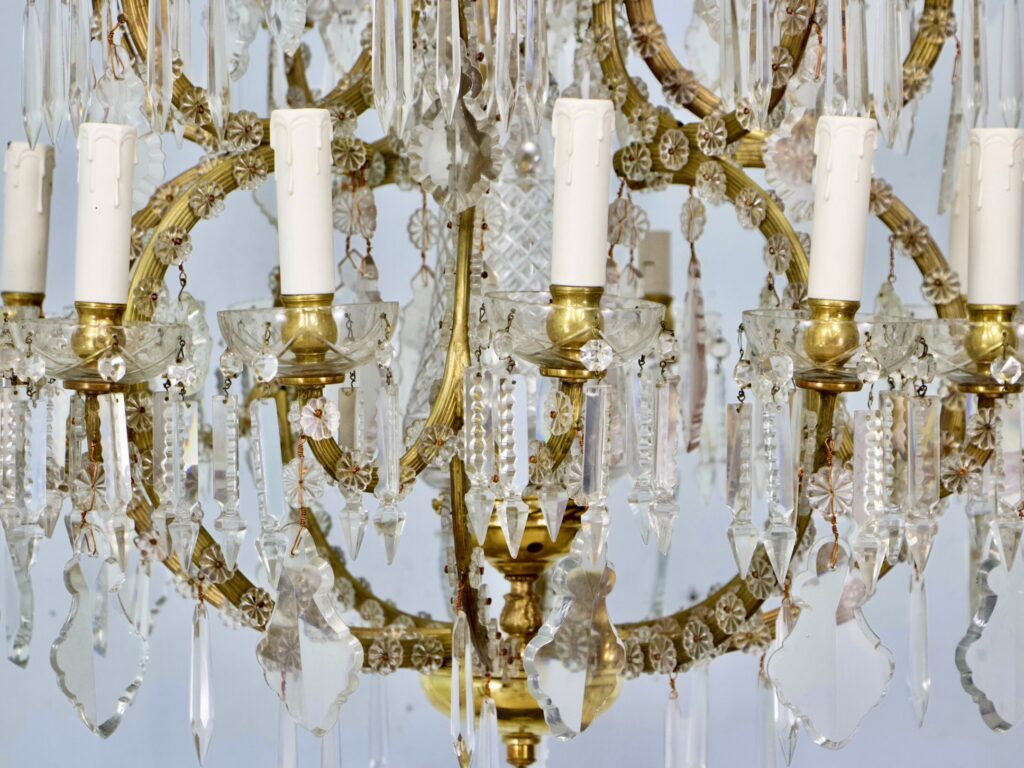 Антикварна люстра