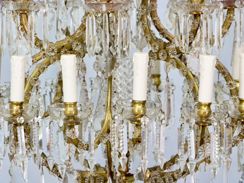 Антикварна люстра