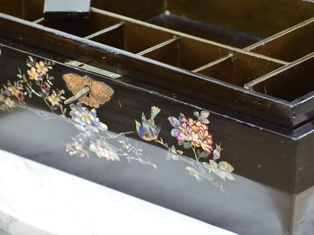 IMG_4490 – копія Антикварна шкатулка в східному стилі