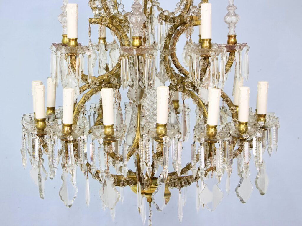 Антикварна люстра