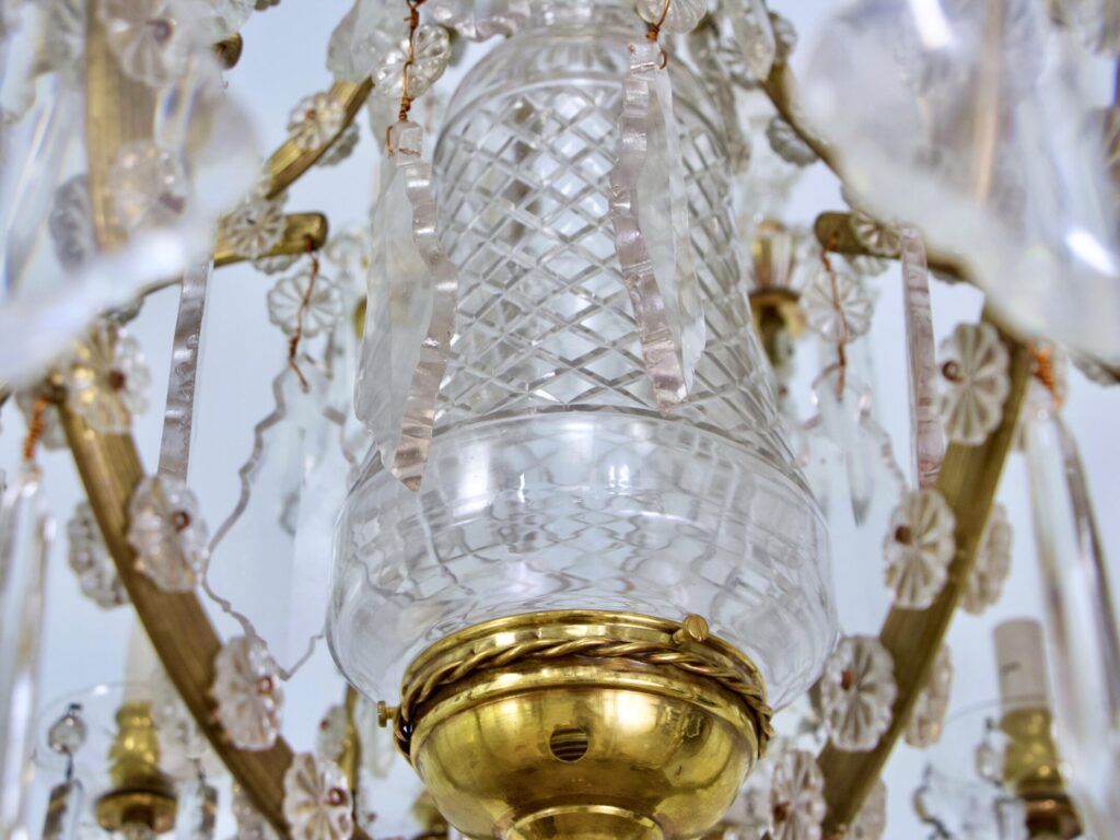 Антикварна люстра