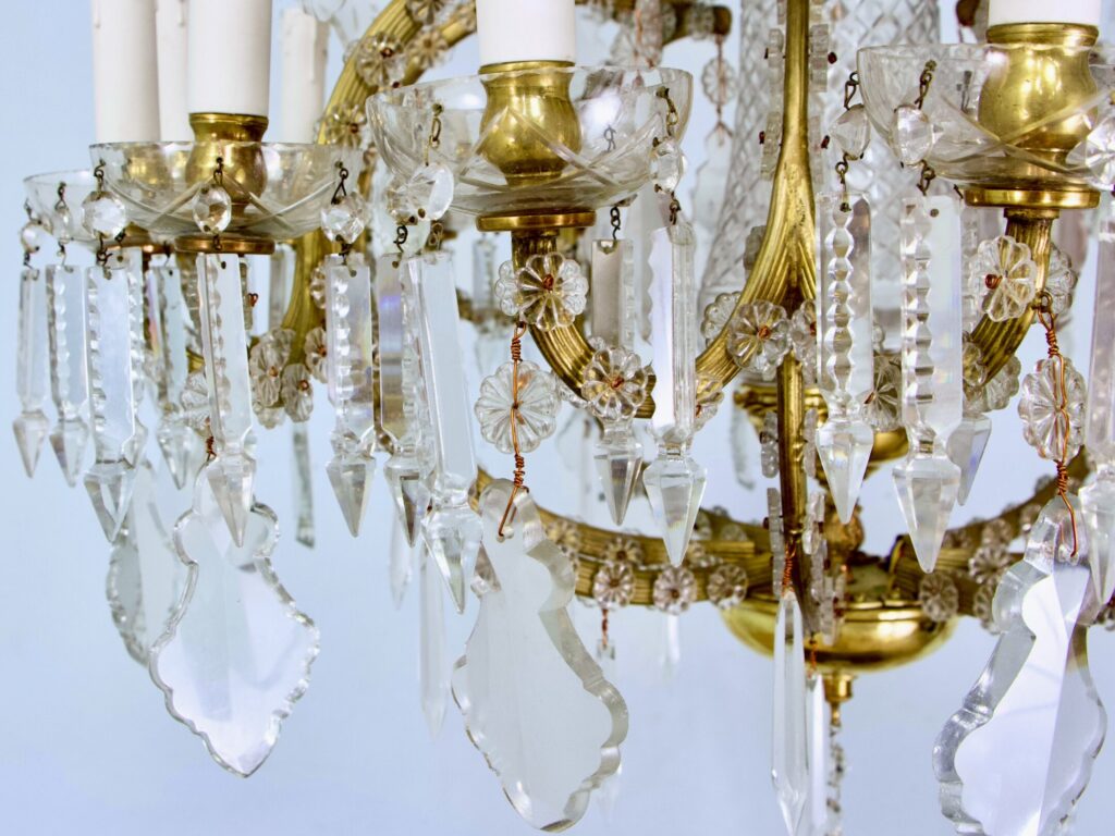 Антикварна люстра