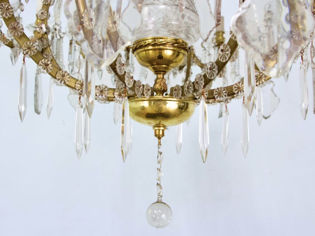 Антикварна люстра