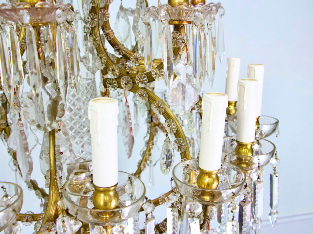 Антикварна люстра