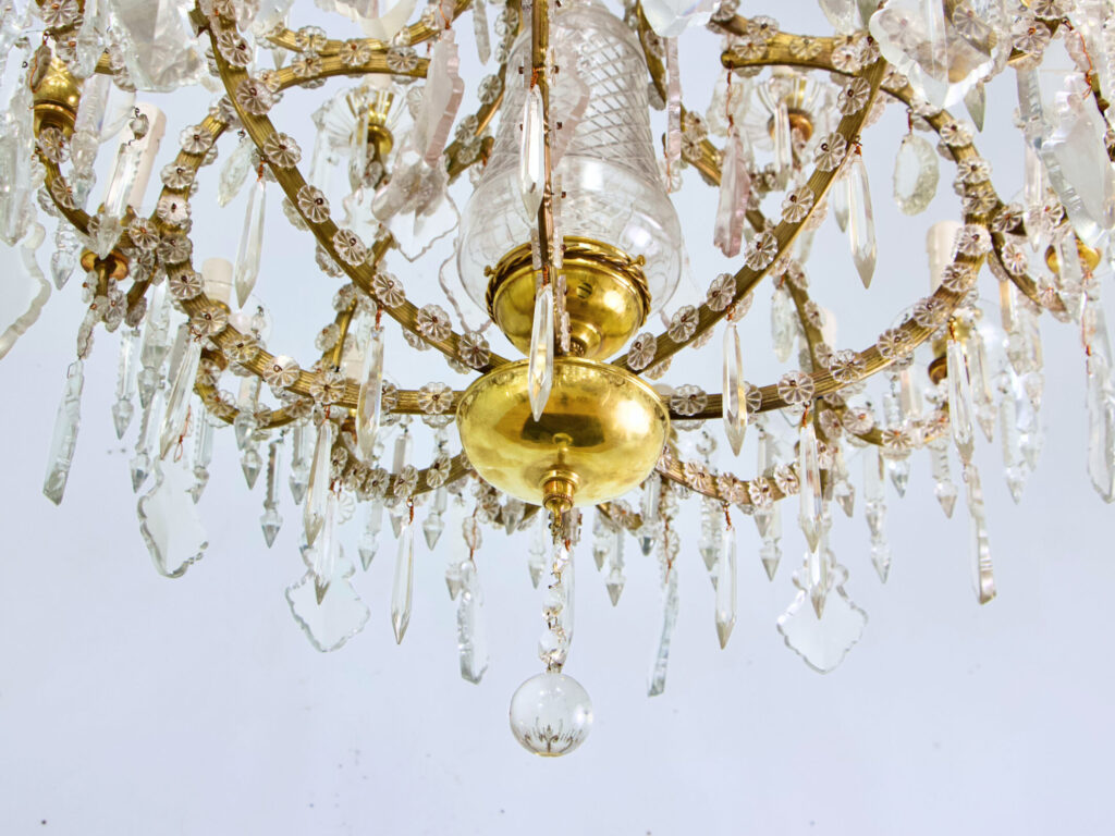 Антикварна люстра